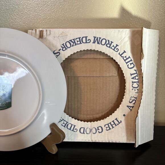 Christmas Boy Girl Dec 1966 Joan Walsh Anglund 7 3/4" Round Plate Preowned w/box - Picture 7 of 8